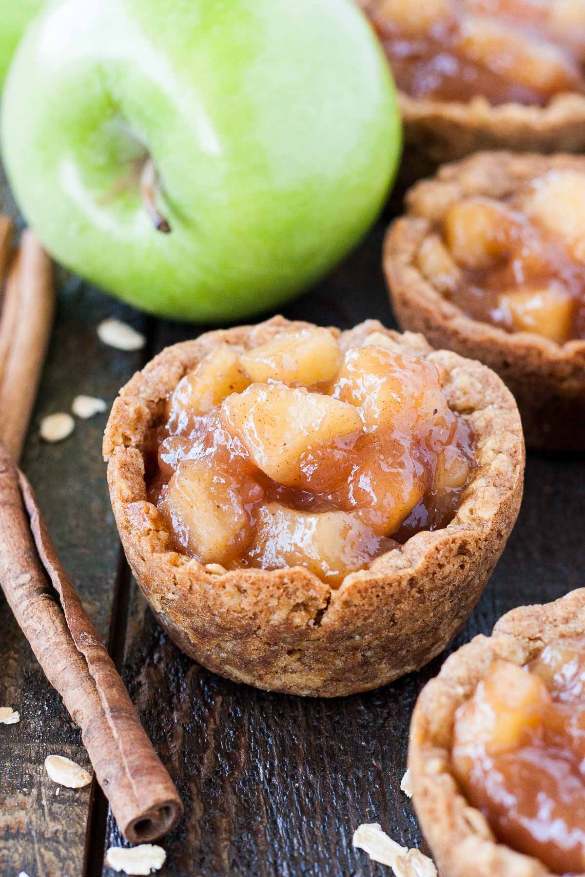 Apple cups. Десерт из яблок. Яблочные сладости. Печенье с яблоками. Печенье с яблочной начинкой.