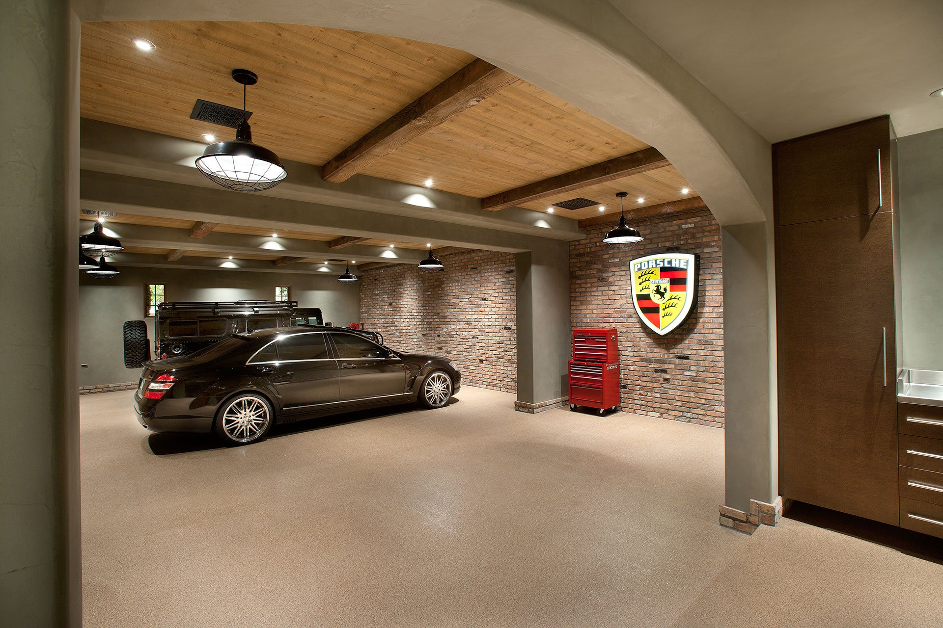 Красивые гаражи внутри. Красивый гараж. Интерьер гаража. Дизайнерская отделка гаража. Стильные гаражи интерьер.