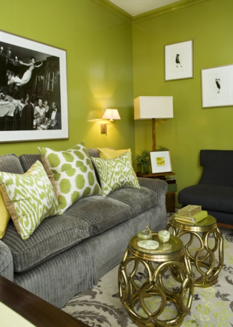 Сочетание серого и зеленого цвета. Оливковый цвет в интерьере. Оливковые стены в интерьере. Оливковый цвет в интерьере гостиной. Зелёный цвет в интерьере гостиной.