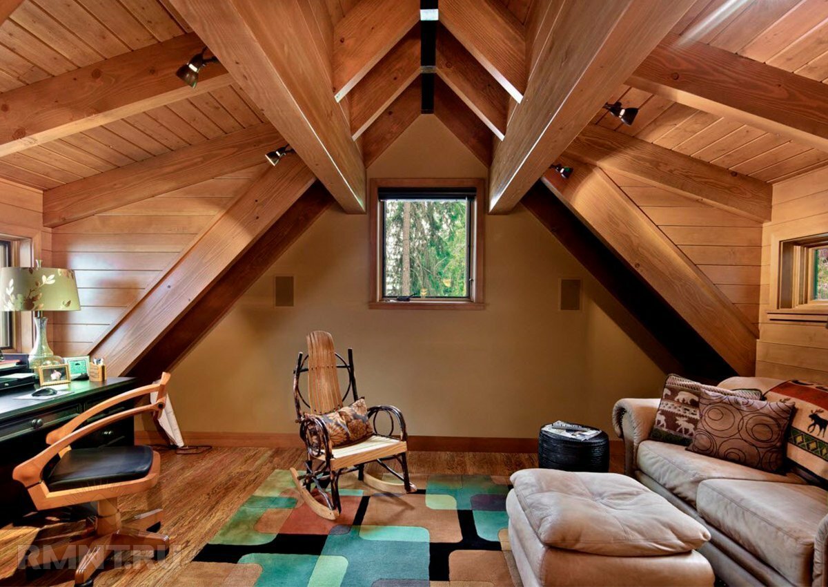 Интерьер мансардной комнаты в деревянном доме фото