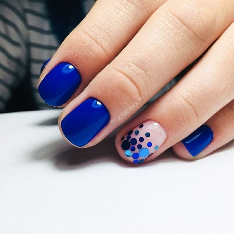 Дизайн ногтей синий короткие ногти. Синий маникюр. Синий маникюр на короткие ногти. Синие короткие ногти. Маникюр на короткие ногти синий цвет.
