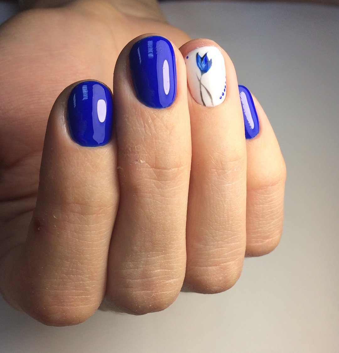 Дизайн ногтей синий короткие ногти