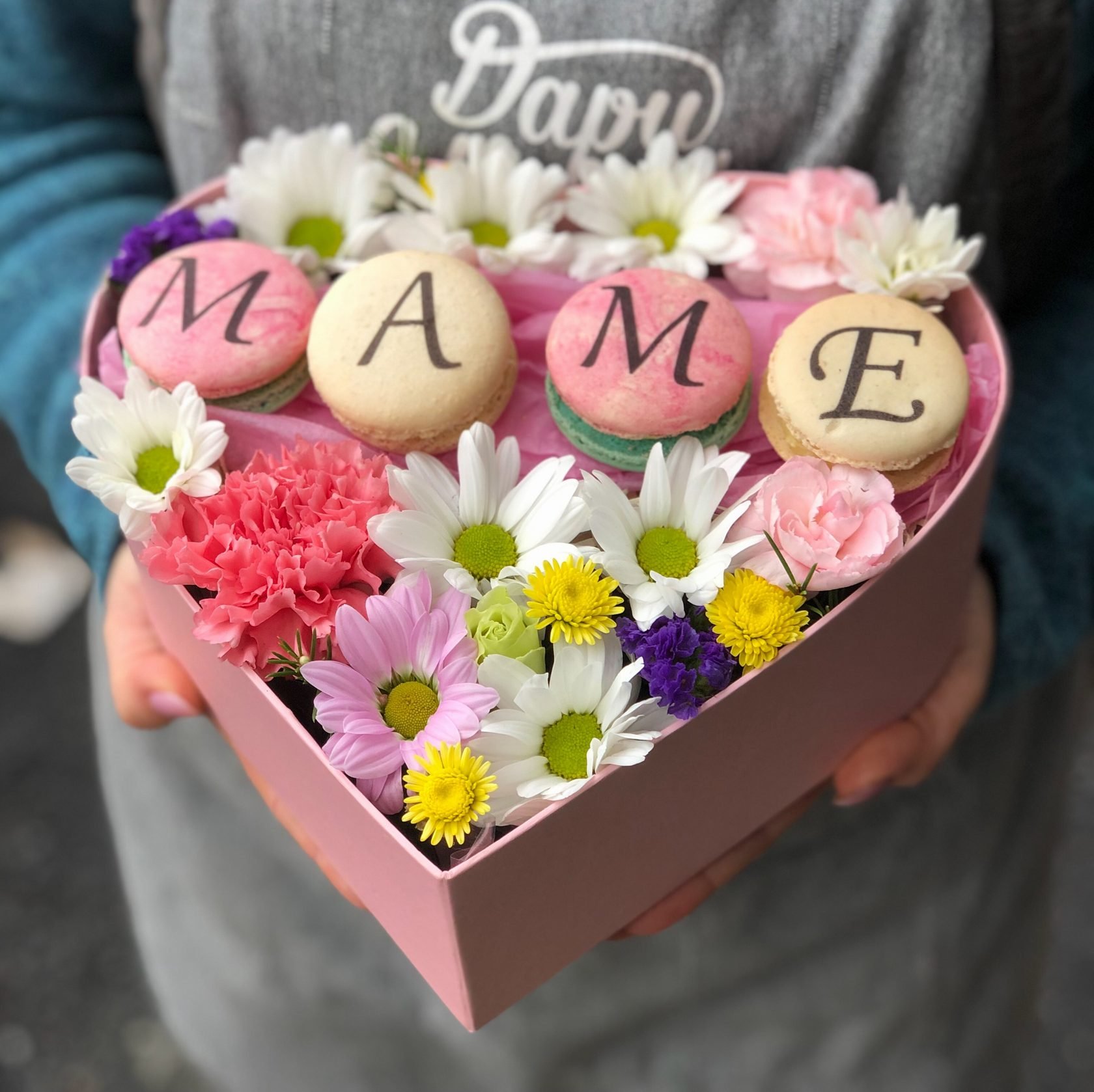 Какие подарить цветы маме на день рождения. Букет цветов для мамы. Букет маме на день рождения. Красивый букет для мамы. Красивый букет цветов для мамы.