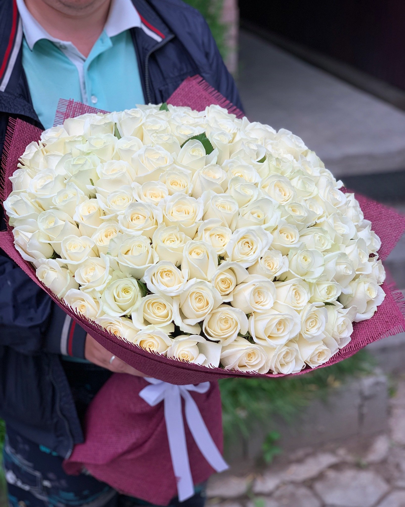 Букеты из многоцветных Букет тюльпанів радухных гипсофил купить в москве