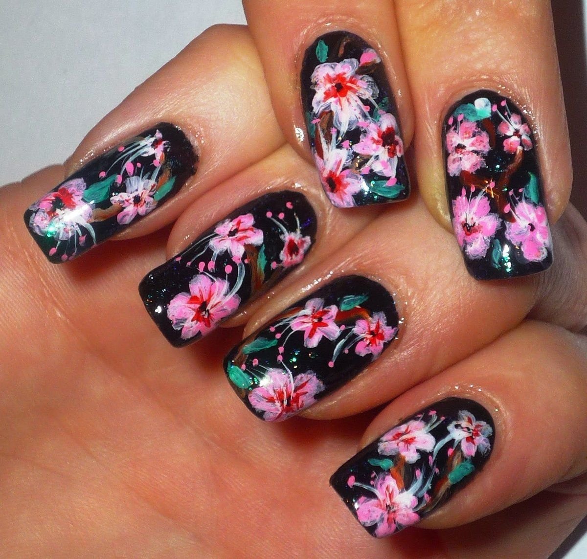 Дизайн ногтей с цветочками. Ногти с цветочками. Маникюр с веточкой. Ногти с цветочным принтом. Красивые маникур с цветочками.