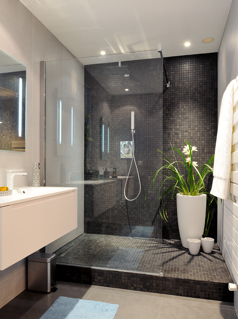Ванная комната с душевой в современном стиле. Ванная комната. Стильная ванная комната. Современная ванная комната. Современная стильная ванная.