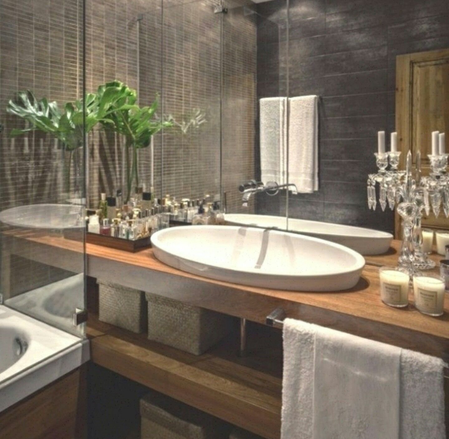 Красивые ванны в квартирах. Стильная ванная комната. Современная ванная. Современный интерьер ванной комнаты. Ванна в современном стиле.