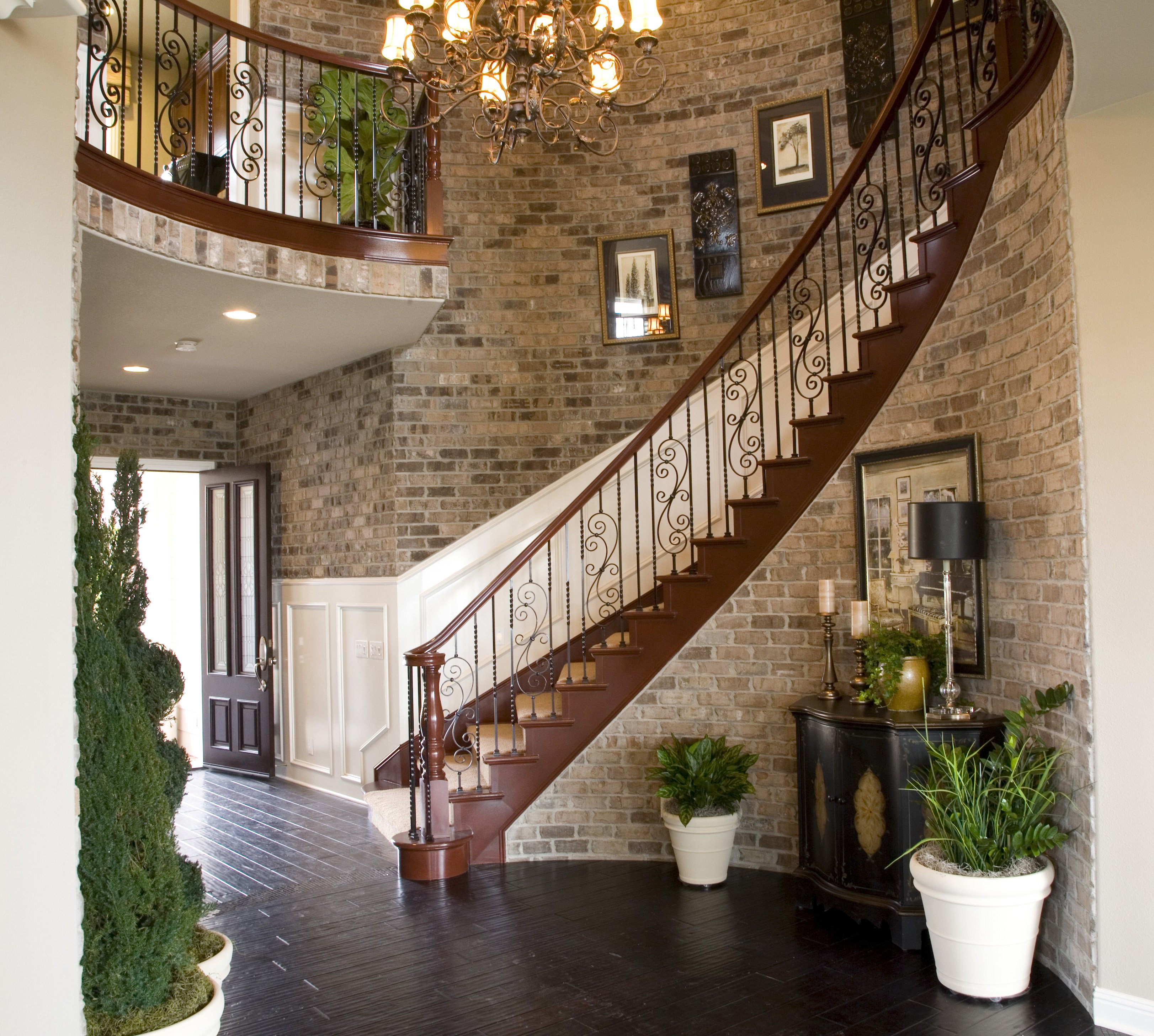 Фото красивых дизайнов домов. Лестница в доме. Лестница в интерьере. Интерьер лестницы в частном доме. Лестница в интерьере дома.