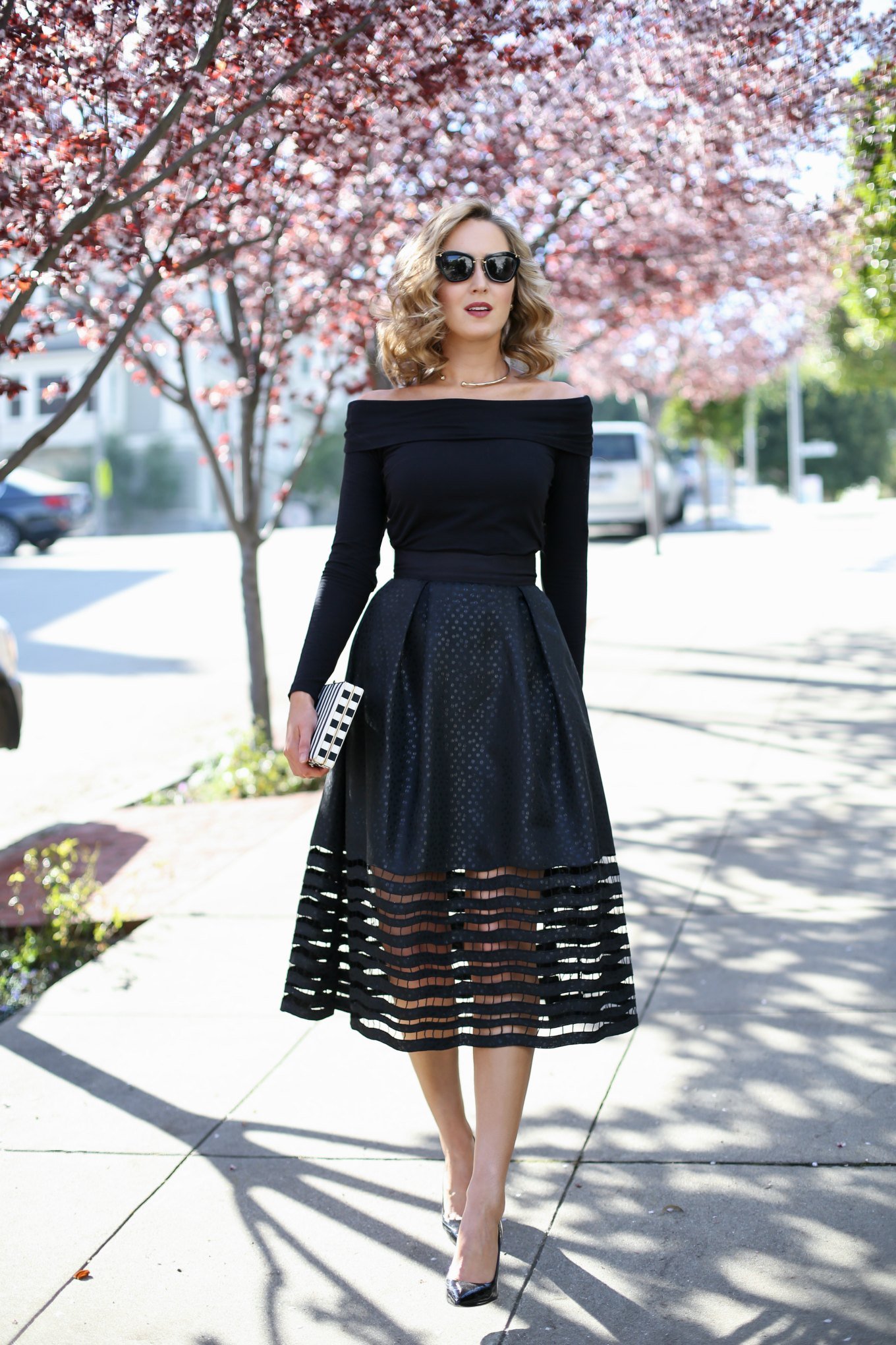 Черная юбка ниже колен. Стильное платье. Стильный Вечерний образ. Образ с черным платьем. Стильные элегантные платья.