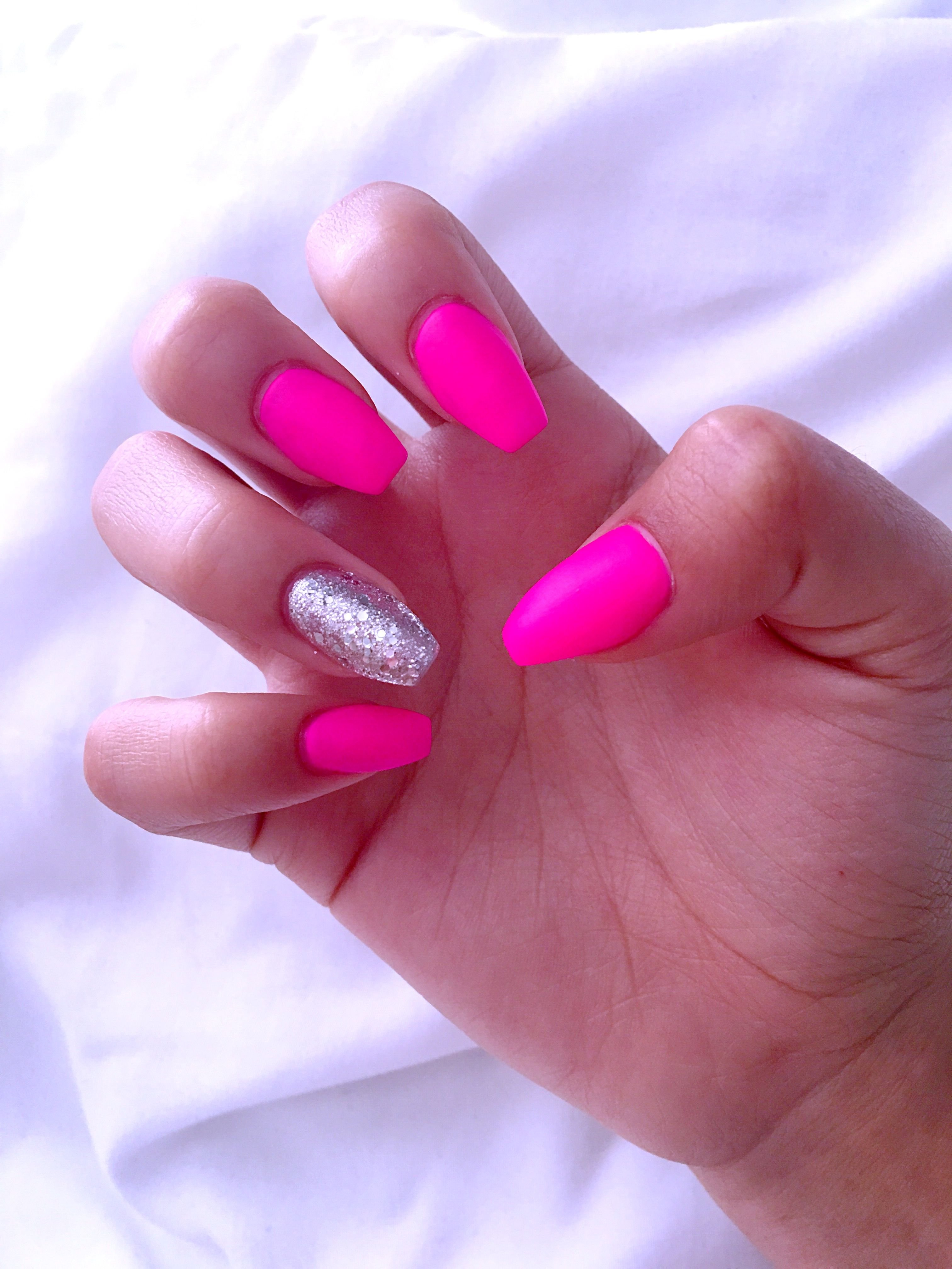 Яркие розовые ногти (32 фото) .