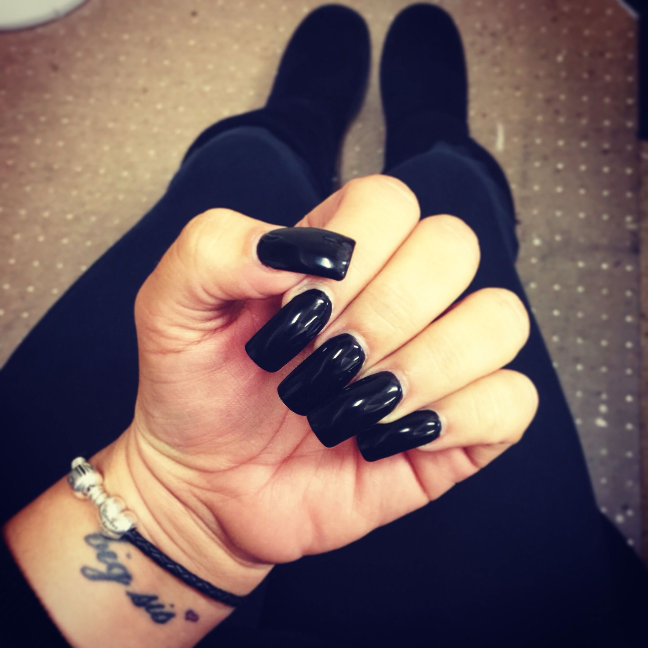 Средние черные ногти. Блэк Неилс. Маникюр с чёрным цветом. Ногти темные. Маникюр черные ногти.