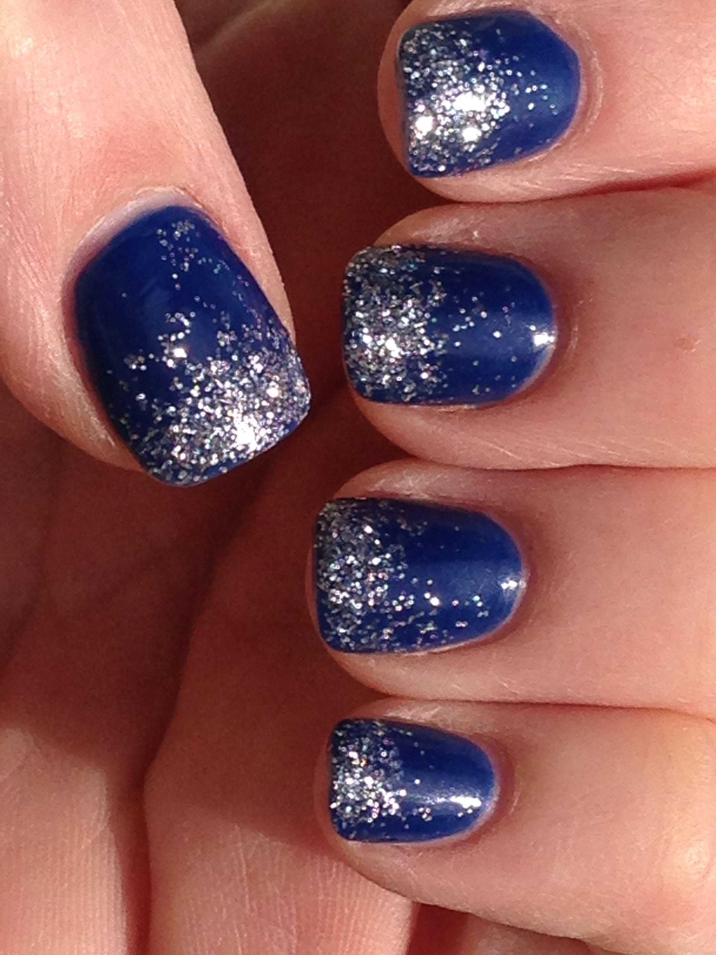 Синие ногти с блестками (41 фото) .