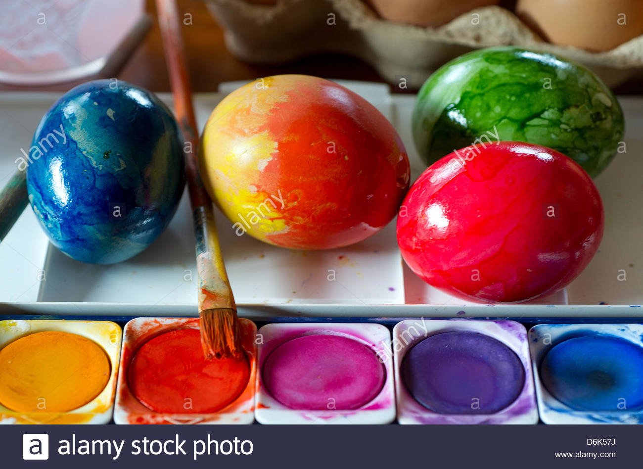 Яйца без красителей. Окрашивание яиц пищевыми красителями. Покраска яиц пищевыми красителями. Красим яйца пищевыми красителями. Окрашивание яиц акварелью.