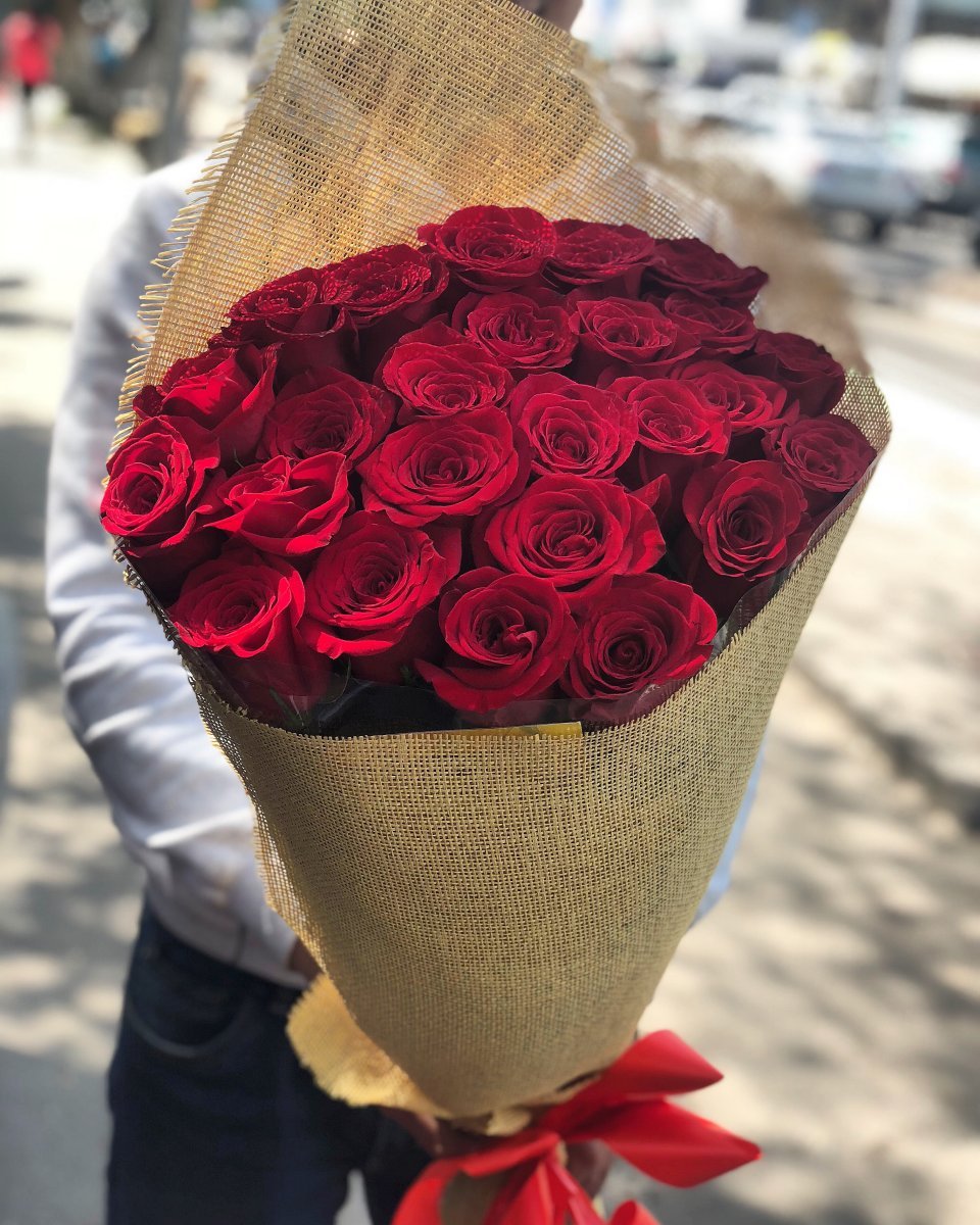 Купить розы в москве с доставкой дешево. Букет роз. Небольшие букеты из роз. Букет из 21 розы. Букет из 25 роз.