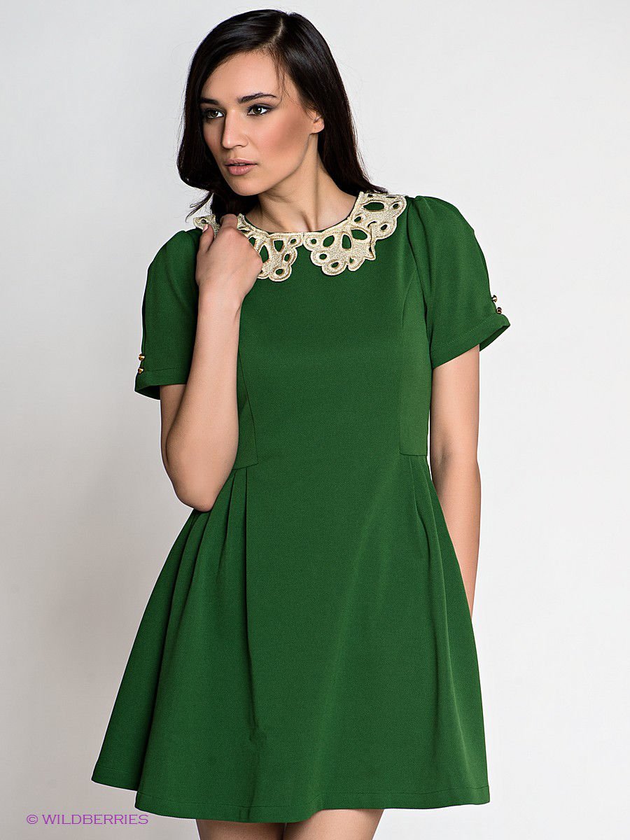 Зеленое платье с воротником