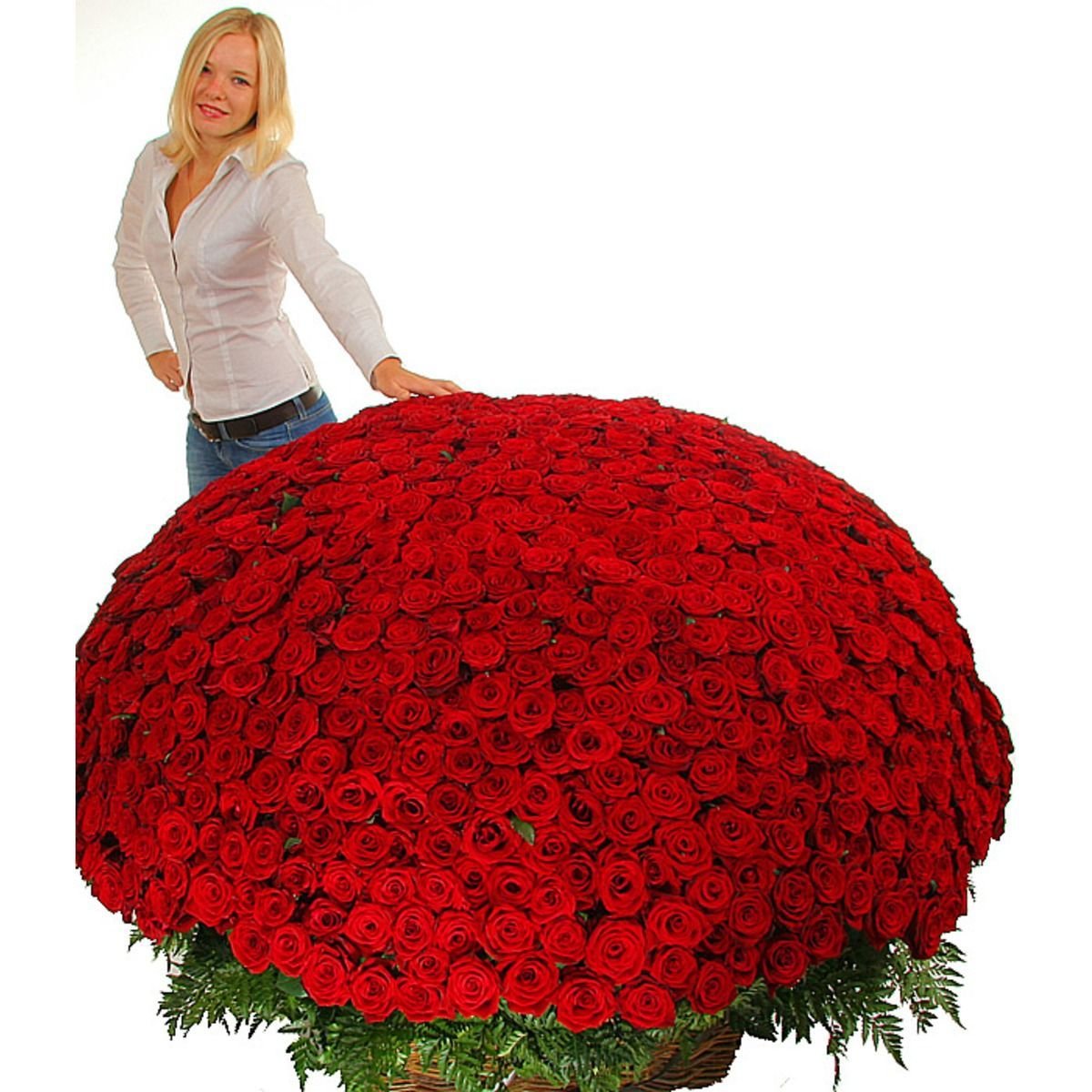 Сколько стоит букет цветов роз. Огромный букет цветов. Огромные букеты из роз. Букет роз огромный. Букет "большой".
