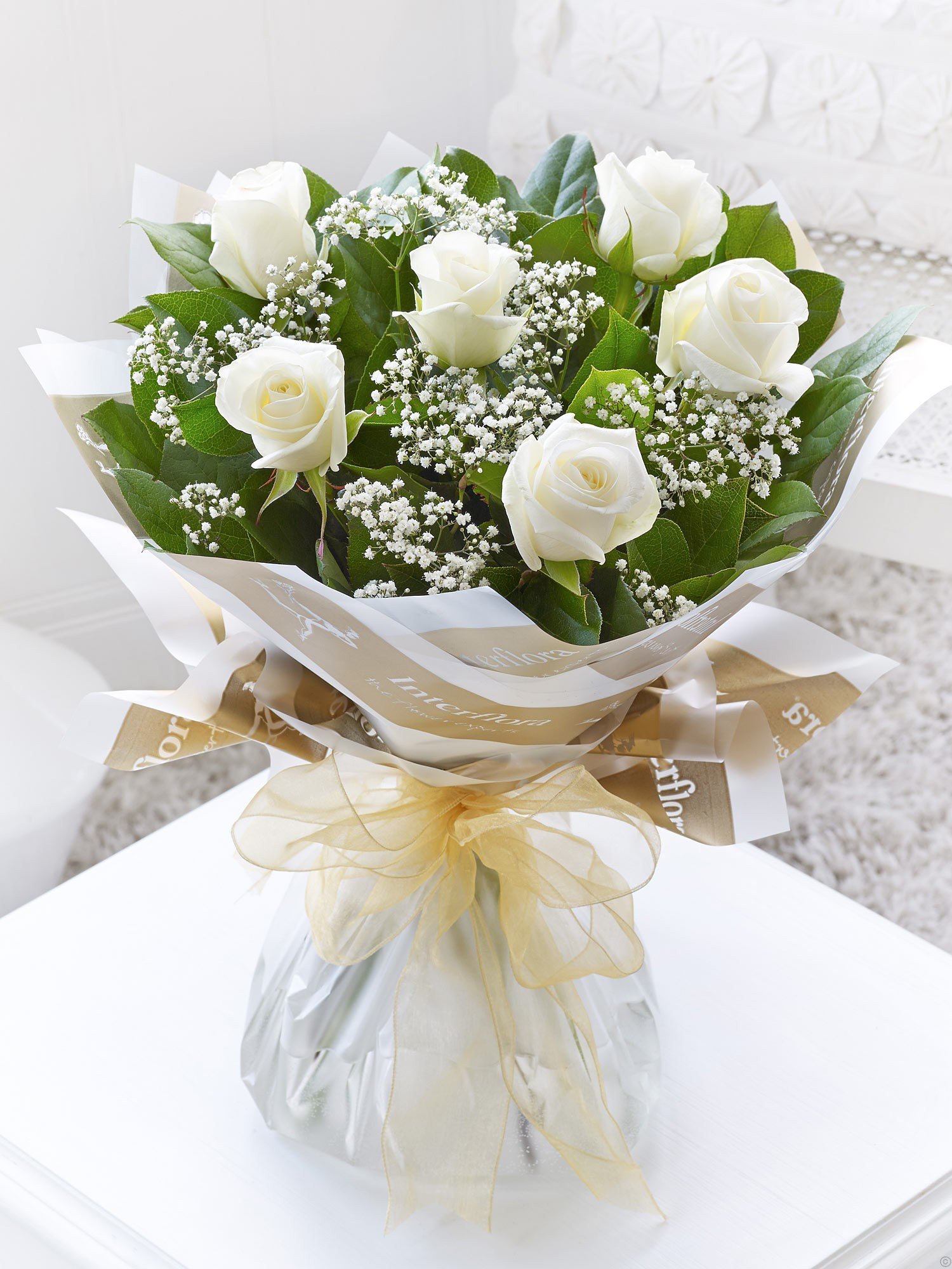 Гипсофилы с белыми розами. Белые тюльпаны с гипсофилой букет. Белые розы с гипсофилой букет. 5 Белых роз букет невесты с гипсофилой.