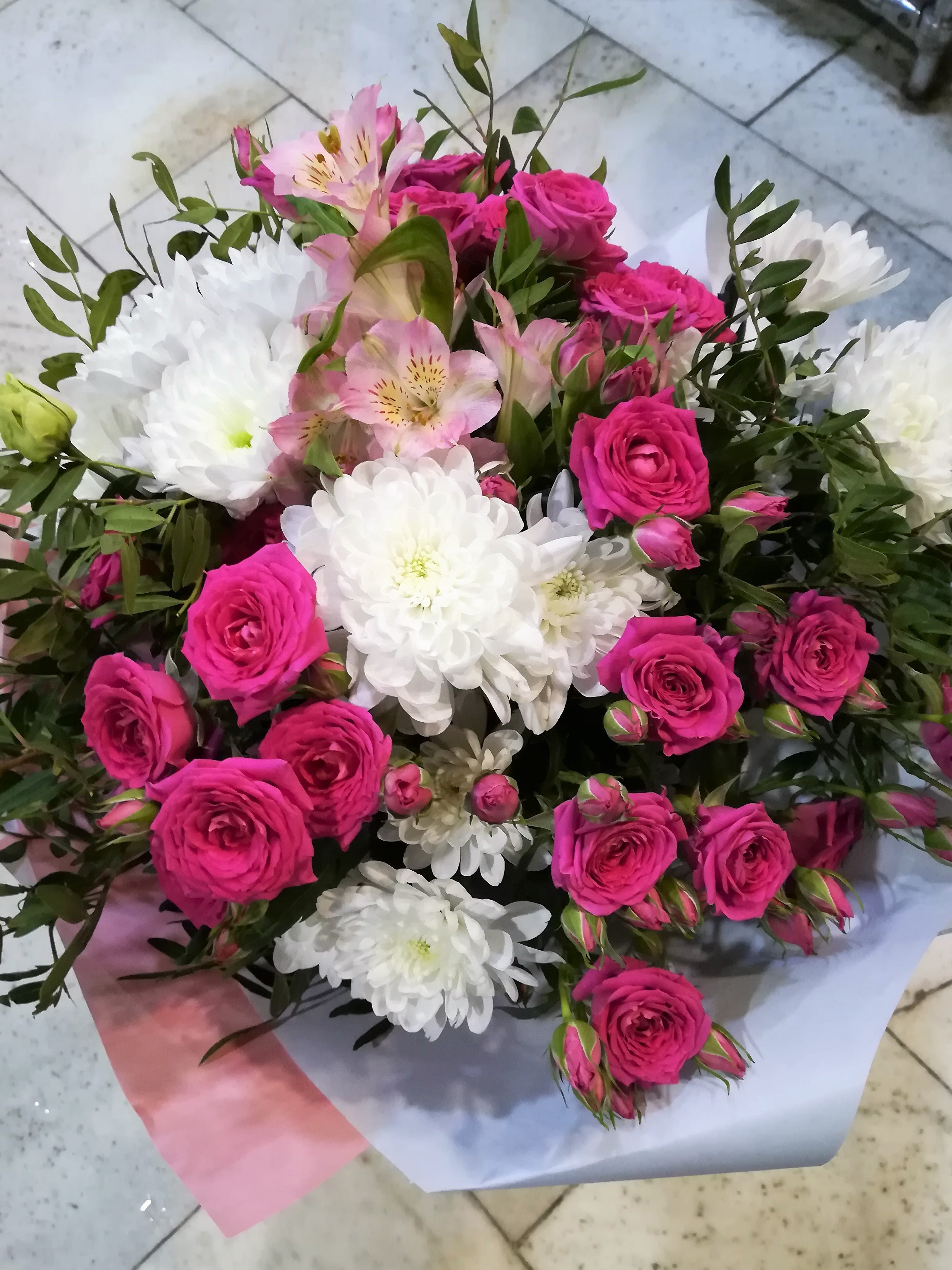  цветов из роз и хризантем (61 фото)
