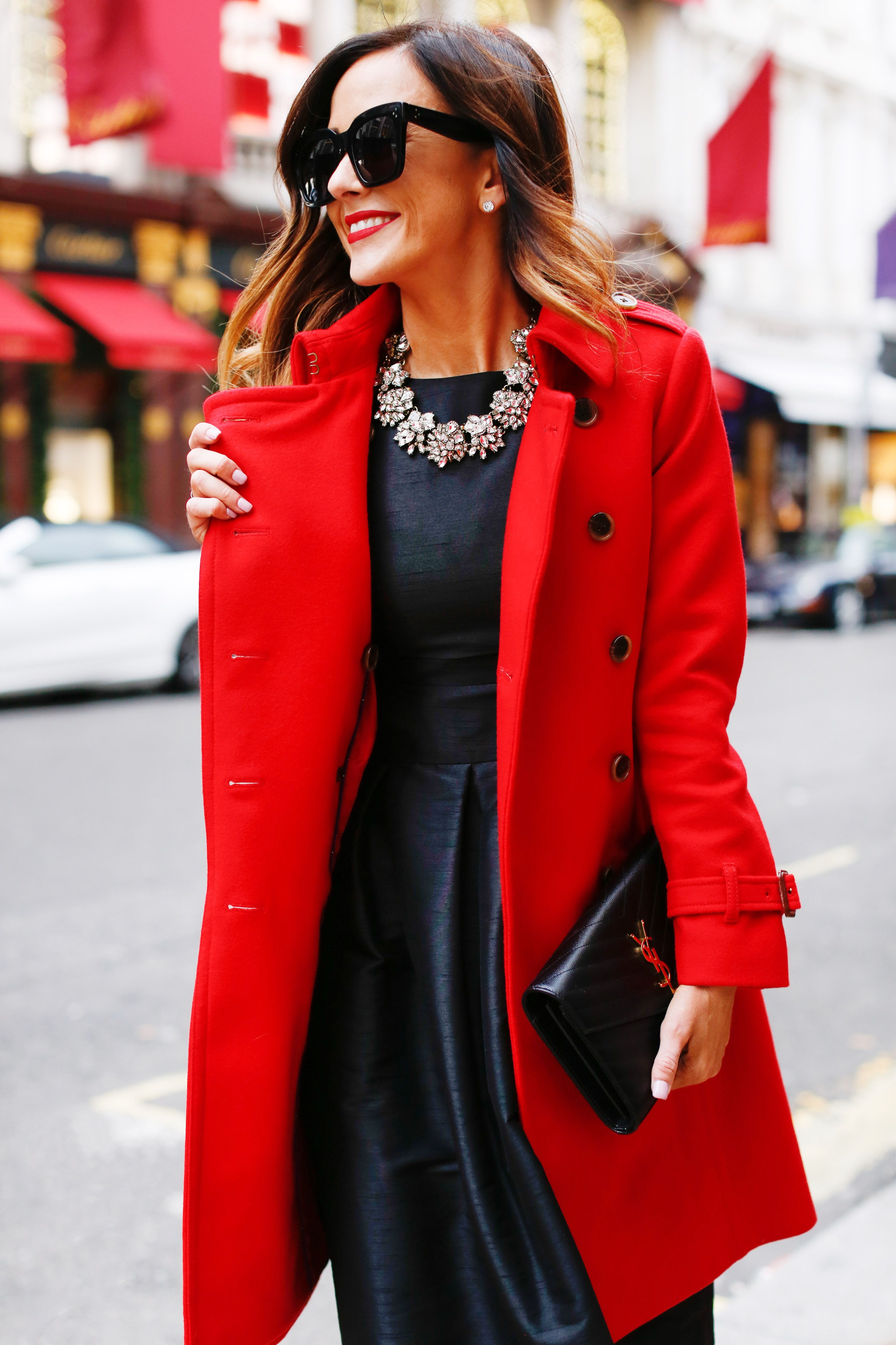Пальто пиджак с платьем. Красное пальто. Стильное пальто. Стильная девушка в Красном. Девушка в Красном пальто.