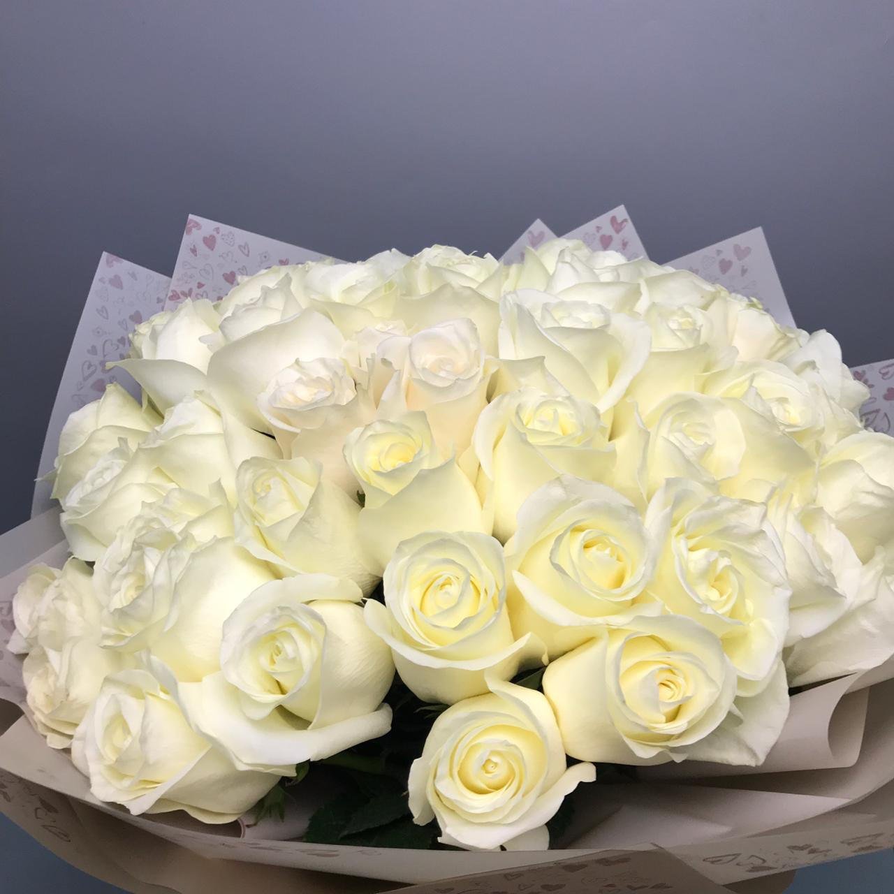 Белые розы оттенки. Букет белых роз. Красивые большие букеты. Красивый букет белых роз. Огромный букет белых роз.