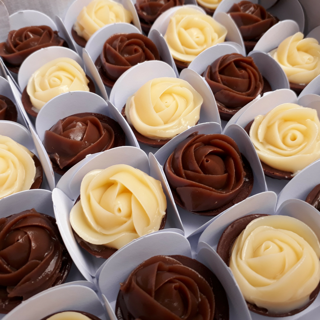 Шоколадные цветы. Шоколадные розы букет. Шоколадные розочки. Шоколадные конфеты.