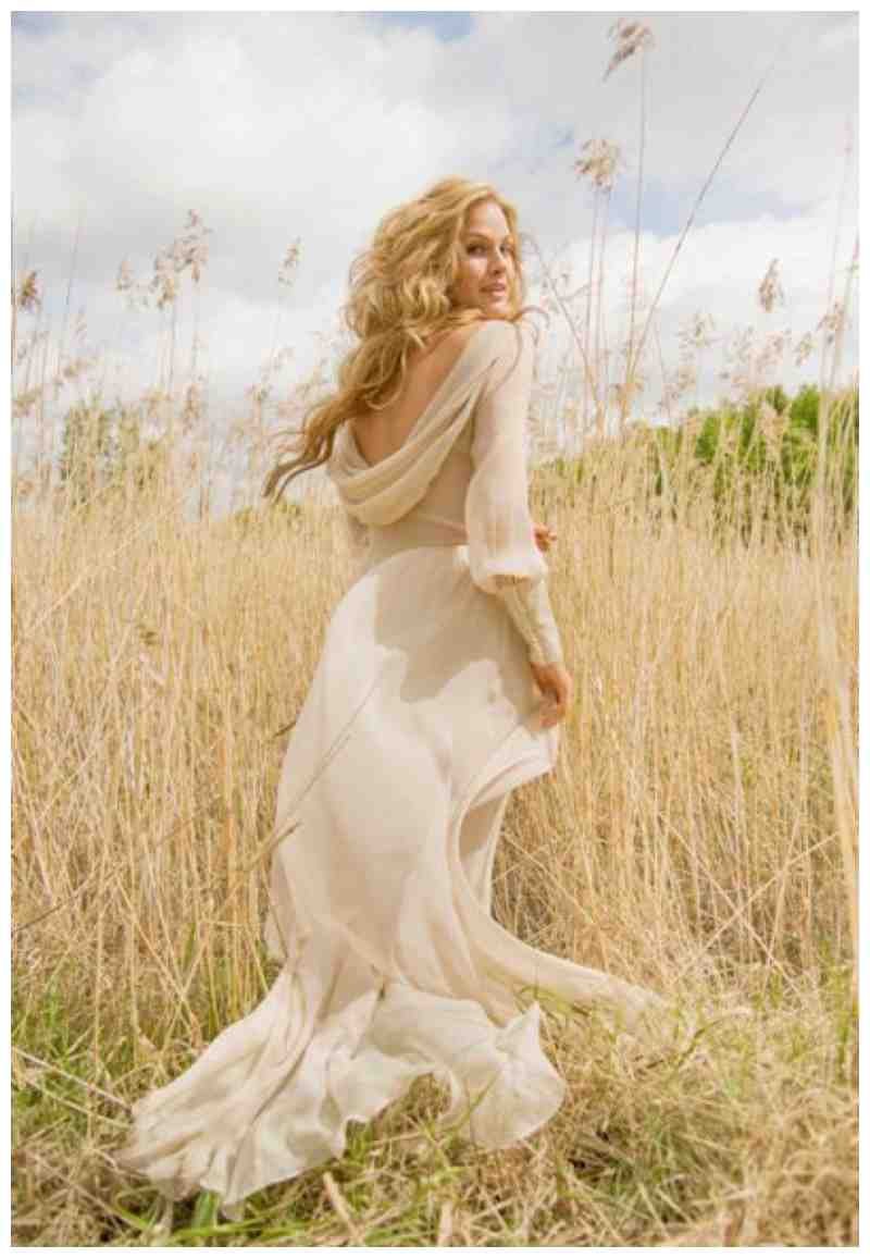 Нежные девушки блондинки. Кейт Бланшетт фотосессии. Кейт Бланшетт образ романтик. Женщина в длинном платье. Блондинка в белом Платин.
