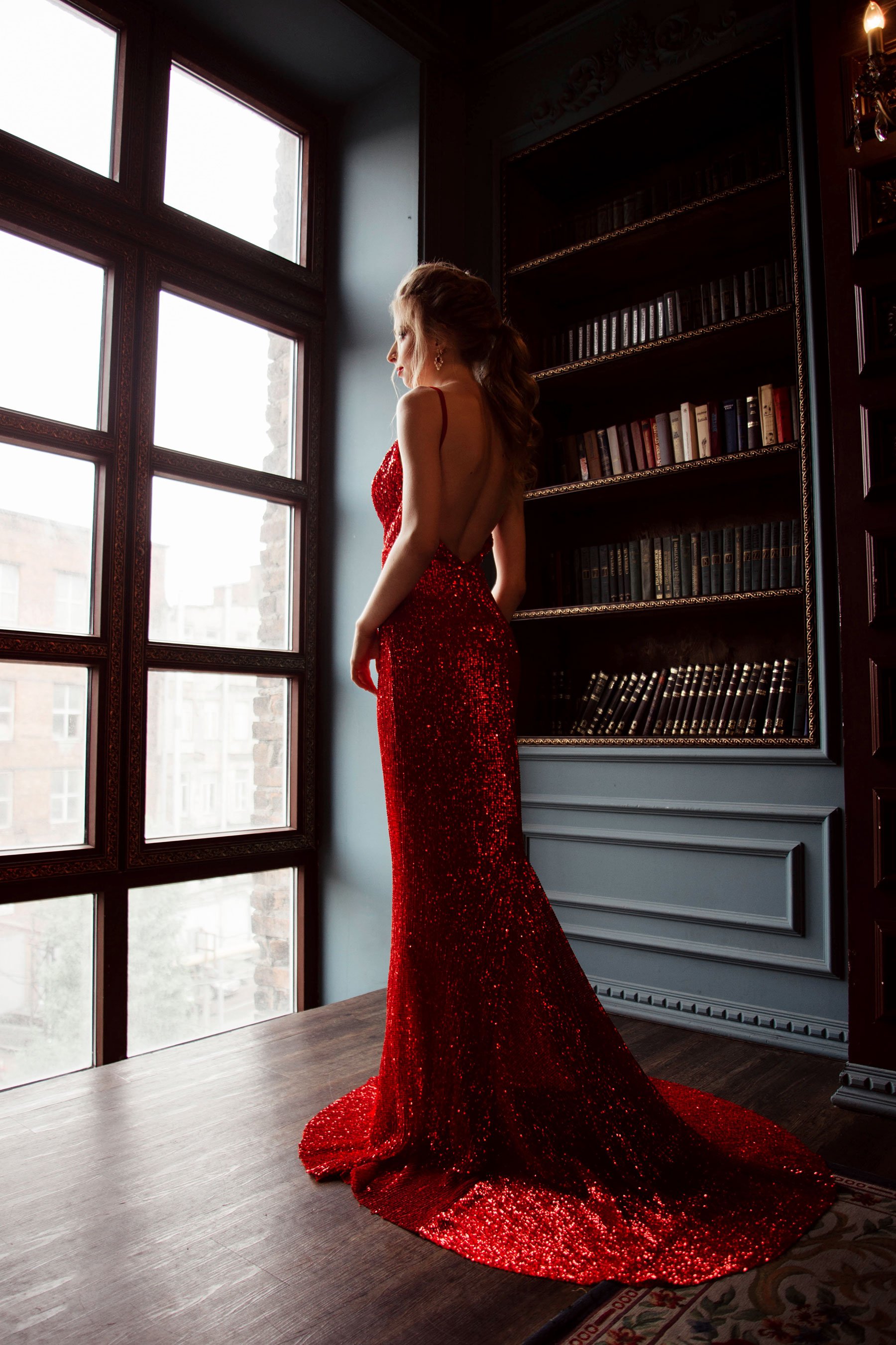 Фотосессия В Красном Платье В Студии