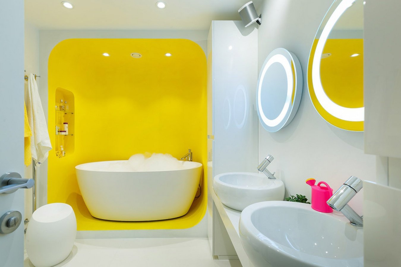Магазин ванны туалетов. Желтая ванная. Ванная в желтом цвете. Яркие Ванные комнаты. Ванная комната в желтых тонах.