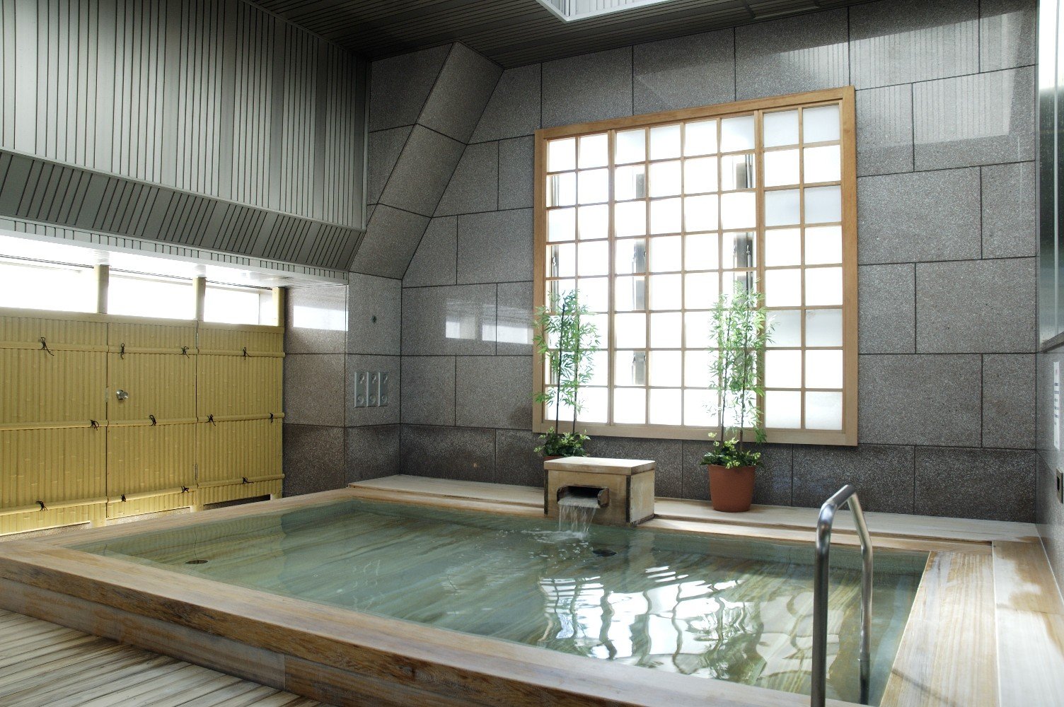 Японская общая купальня. Сэнто баня в Японии. Общественная японская баня сэнто. Смешанные бани сэнто. Японская смешанная баня сэнто.