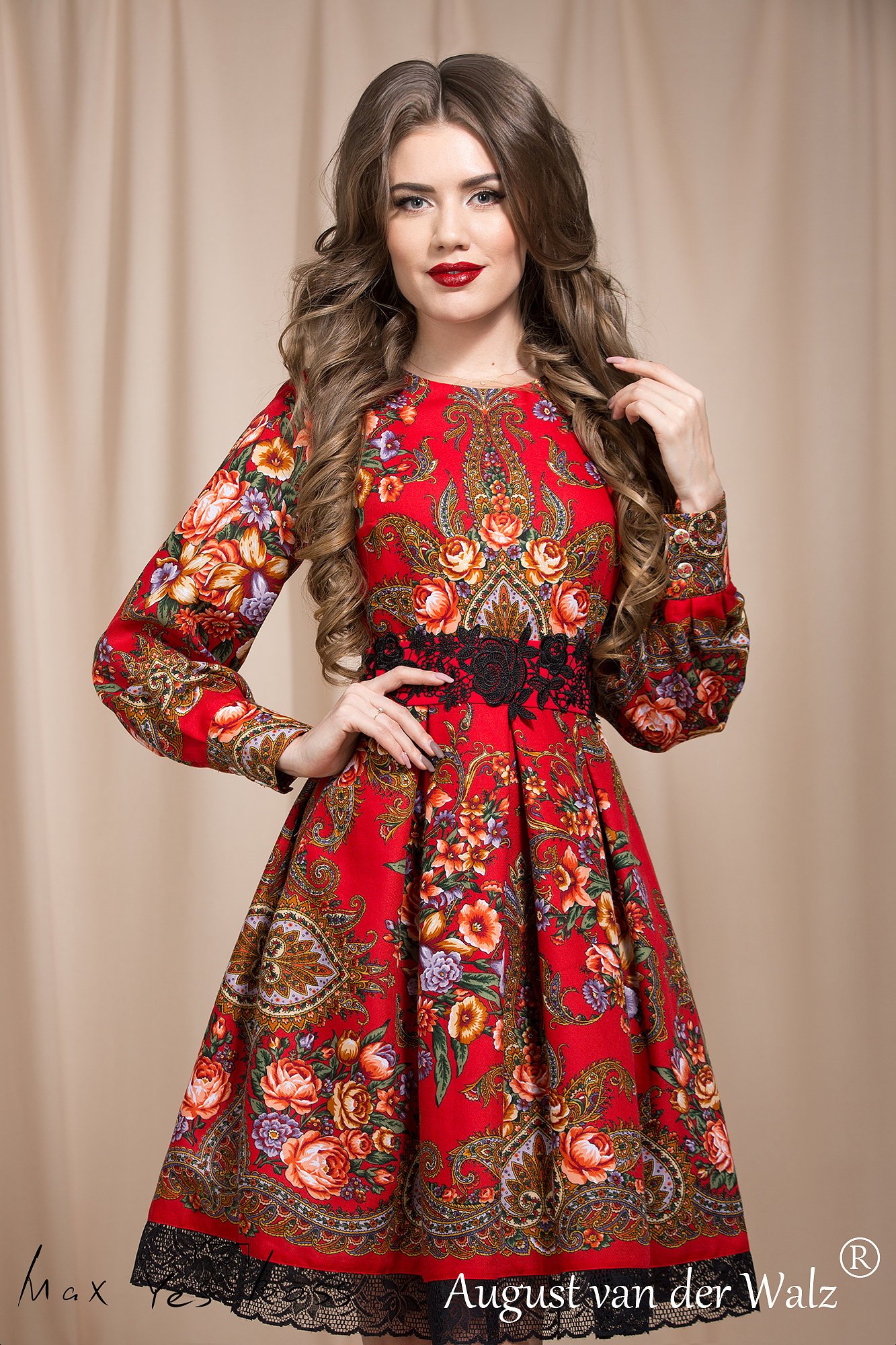 Современное народное платье. Платье в русском народном стиле. Русские народные платья в современном стиле. Платье в русском стиле современное. Платье в фольклорном стиле.