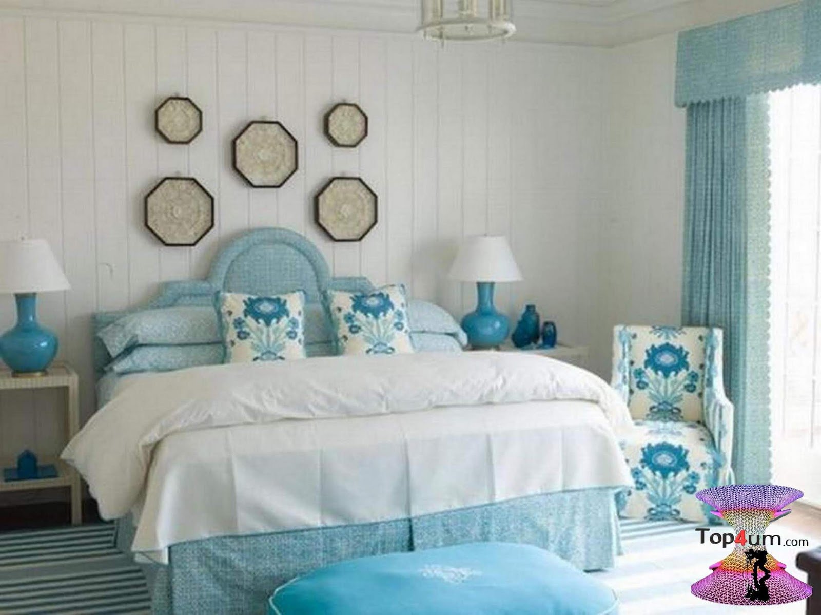 Голубая система сайт. Бежево голубая спальня. Спальня в голубом стиле. Бело голубая спальня. Спальня в голубых тонах.