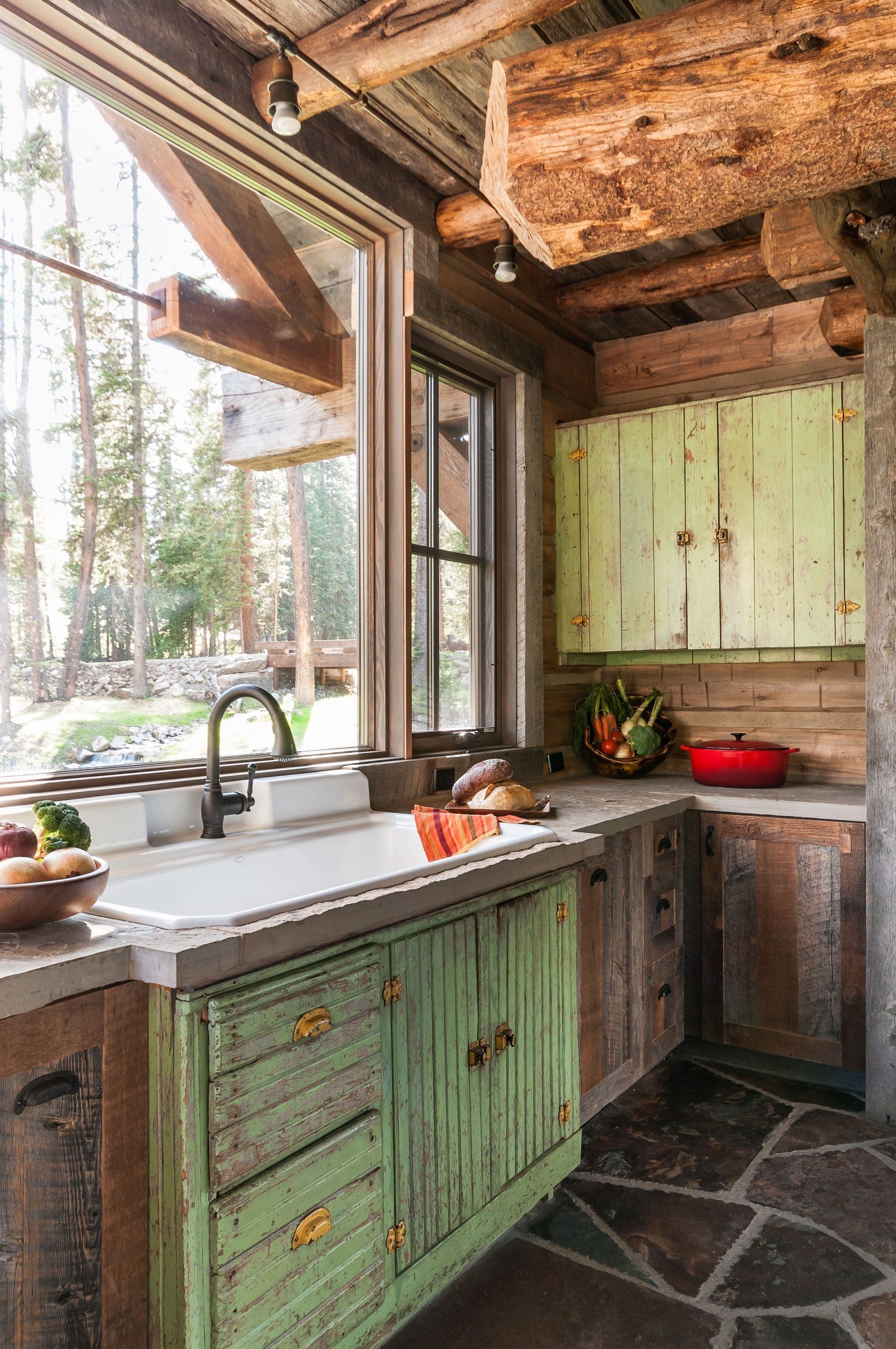 кухня на даче в деревянном доме фото