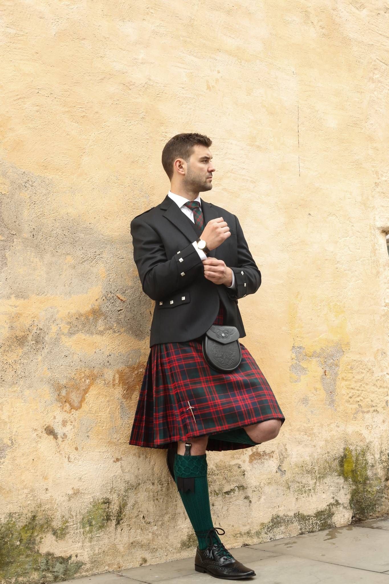 Мужчины в юбках. Шотландия килт. Man in Скотланд килт. Шотландская юбка килт. Стрит стайл килт.