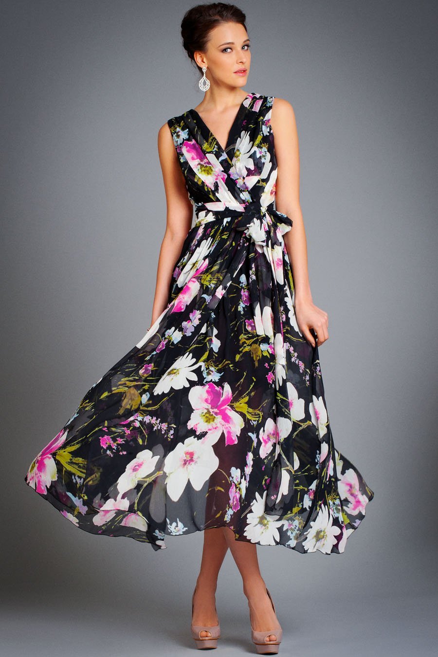 Платье с крупными цветами