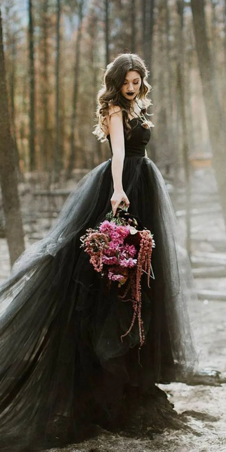 Свадьба вдовы. Блэк Веддинг. Черное свадебное платье Готика. Невеста в стиле Готика. Свадебное платье в готическом стиле.