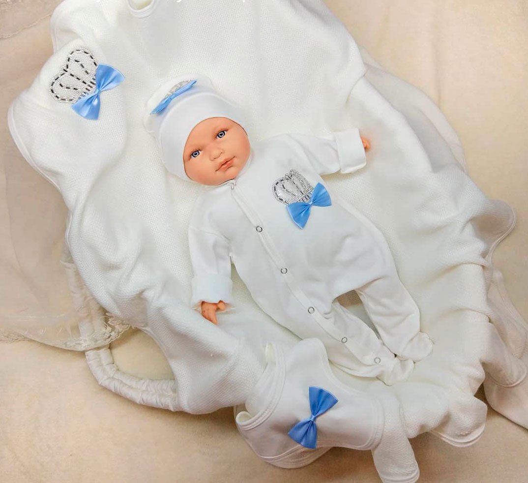 Купить на выписку новорожденному мальчику. Комплект на выписку для новорожденных. Одежда на выписку для новорожденных. Одежда для новорожденных на выписку из роддома. Комплект на выписку из роддома для мальчика.