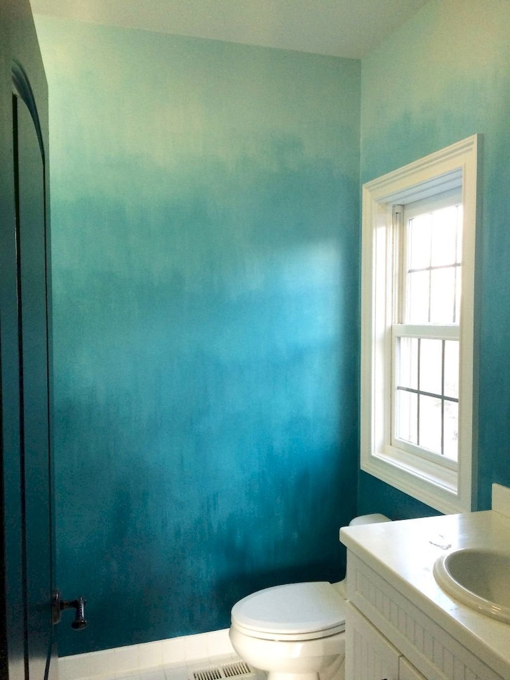 Какой краской можно покрасить в ванной. Отделка ванной комнаты краской. Краска для стен в ванной. Покраска стен в ванной. Краска для ванной комнаты для стен.