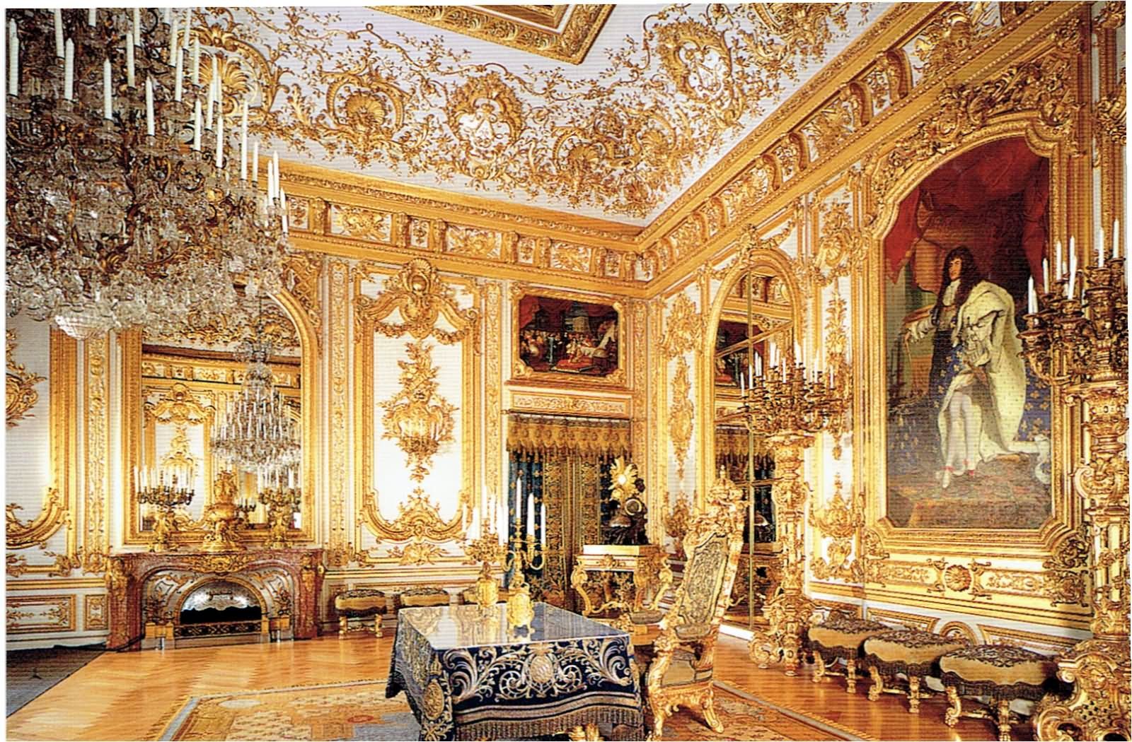 Царский дворец комната. Версальский дворец Версаль Барокко. Королевский дворец в Мадриде зал Гаспарини. Королевская спальня Версальского дворца.