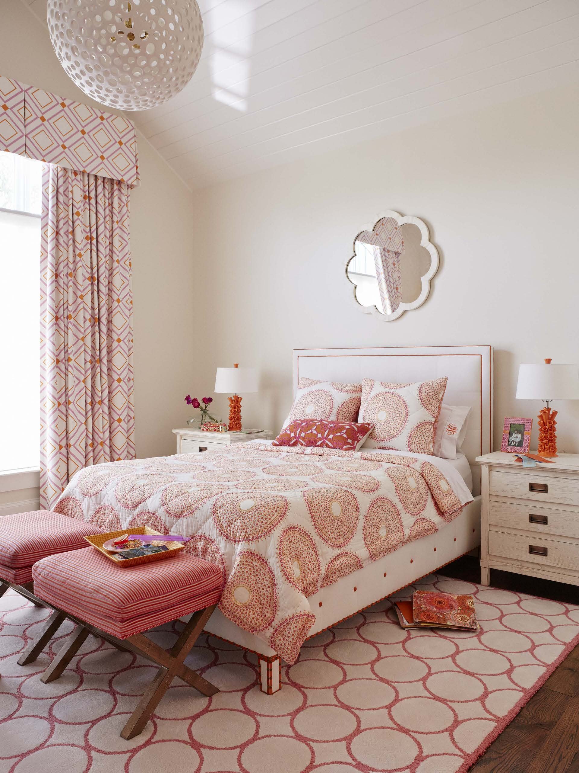 Спальня в розовых тонах. Розовые стены в спальне. Уютная спальня для девочки. Спальня для девочки в розовых тонах.