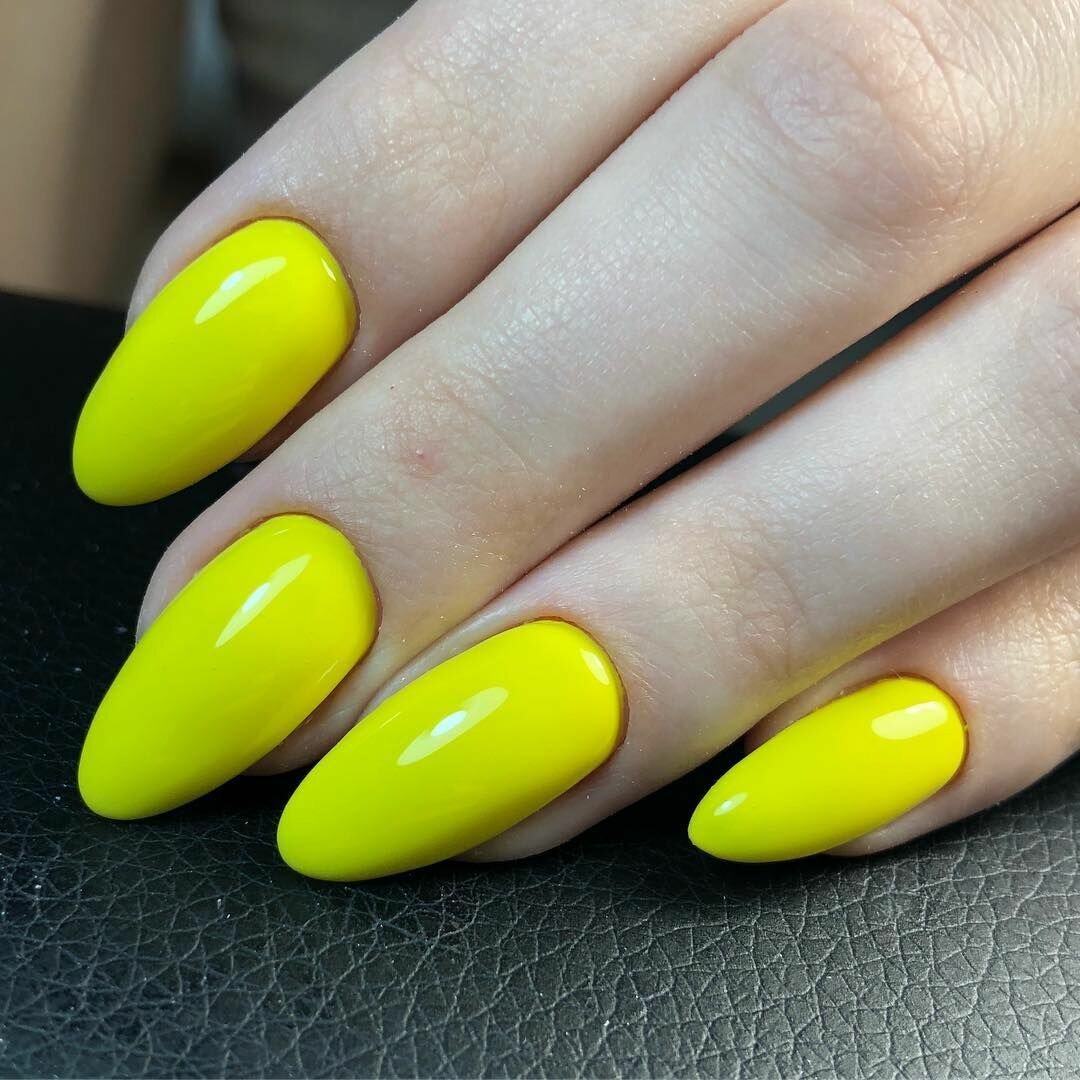 фото желтых ногтей