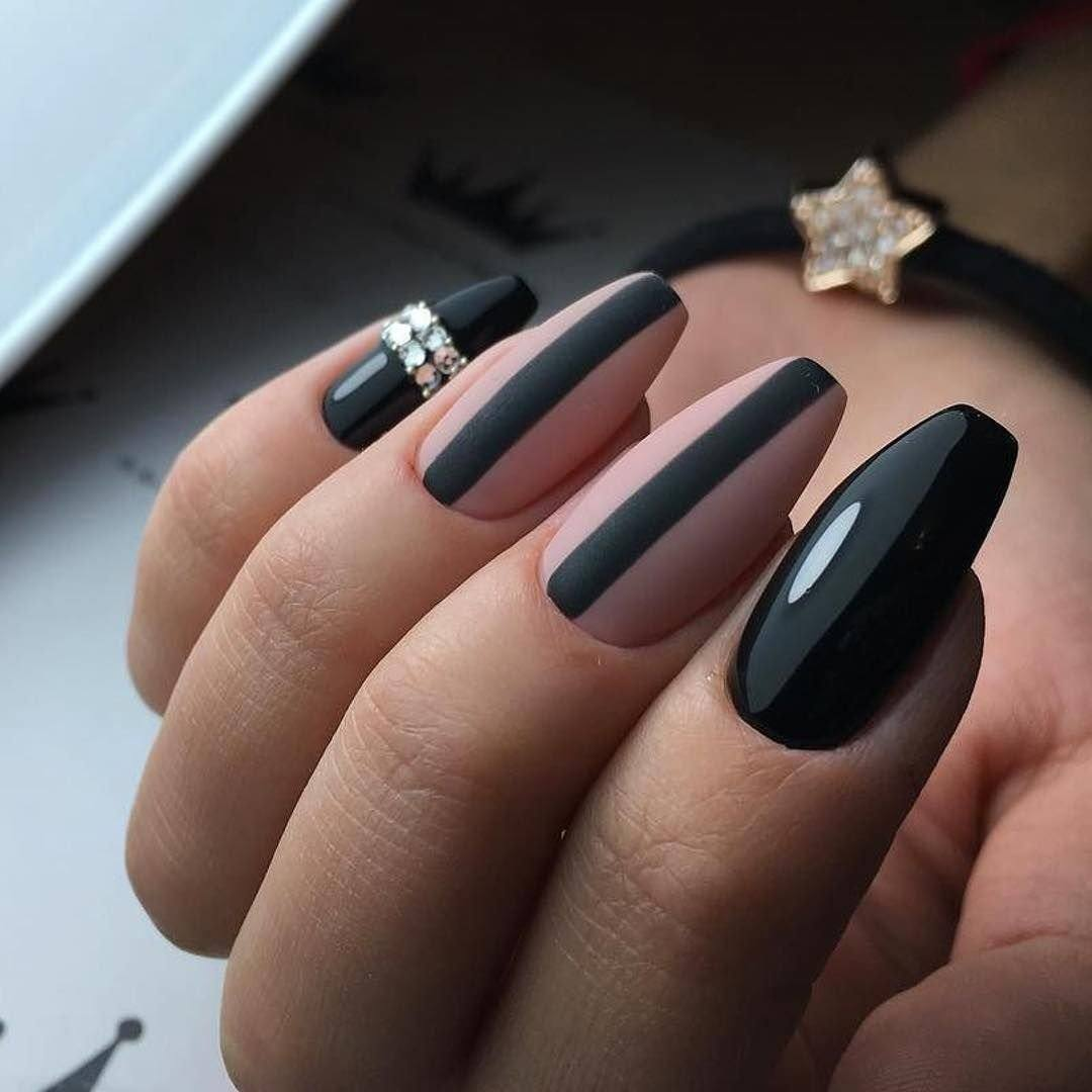 Варианты черных ногтей. Матовые ногти. Черный маникюр. Красивый черный маникюр. Черные матовые ногти.
