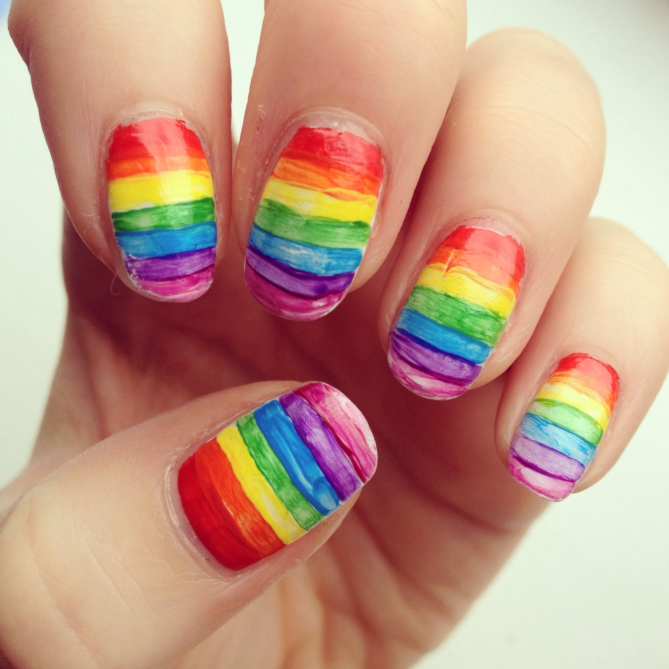 Цветной маникюр короткие ногти. Разноцветный маникюр. Яркие разноцветные ногти. Радужные ногти. Ногти яркие летние.