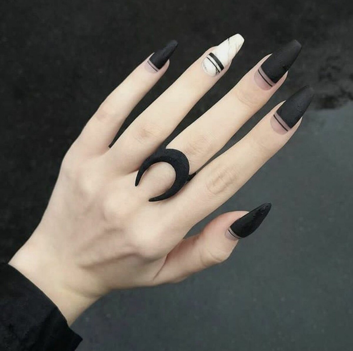 Черные ногти наращивание. Блэк Нэилс. Черные ногти. Черные матовые ногти. Черные длинные ногти.