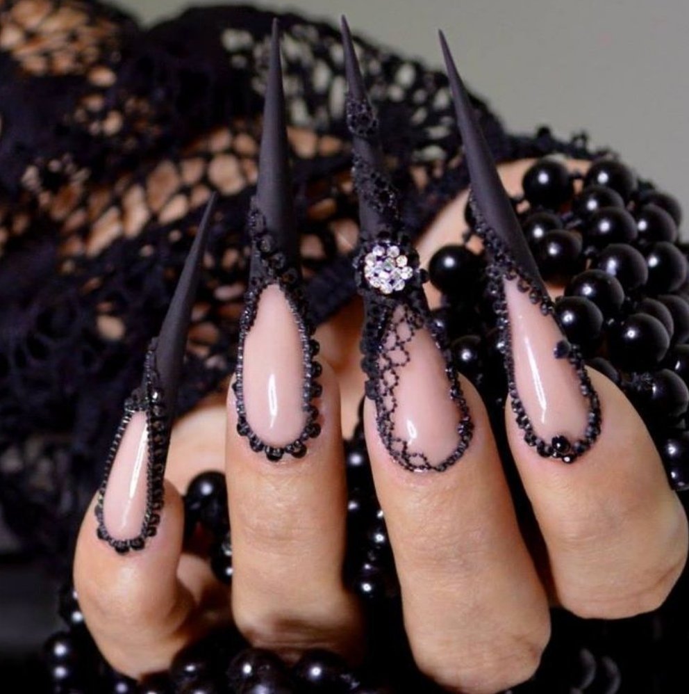 Ногти ведьмы.