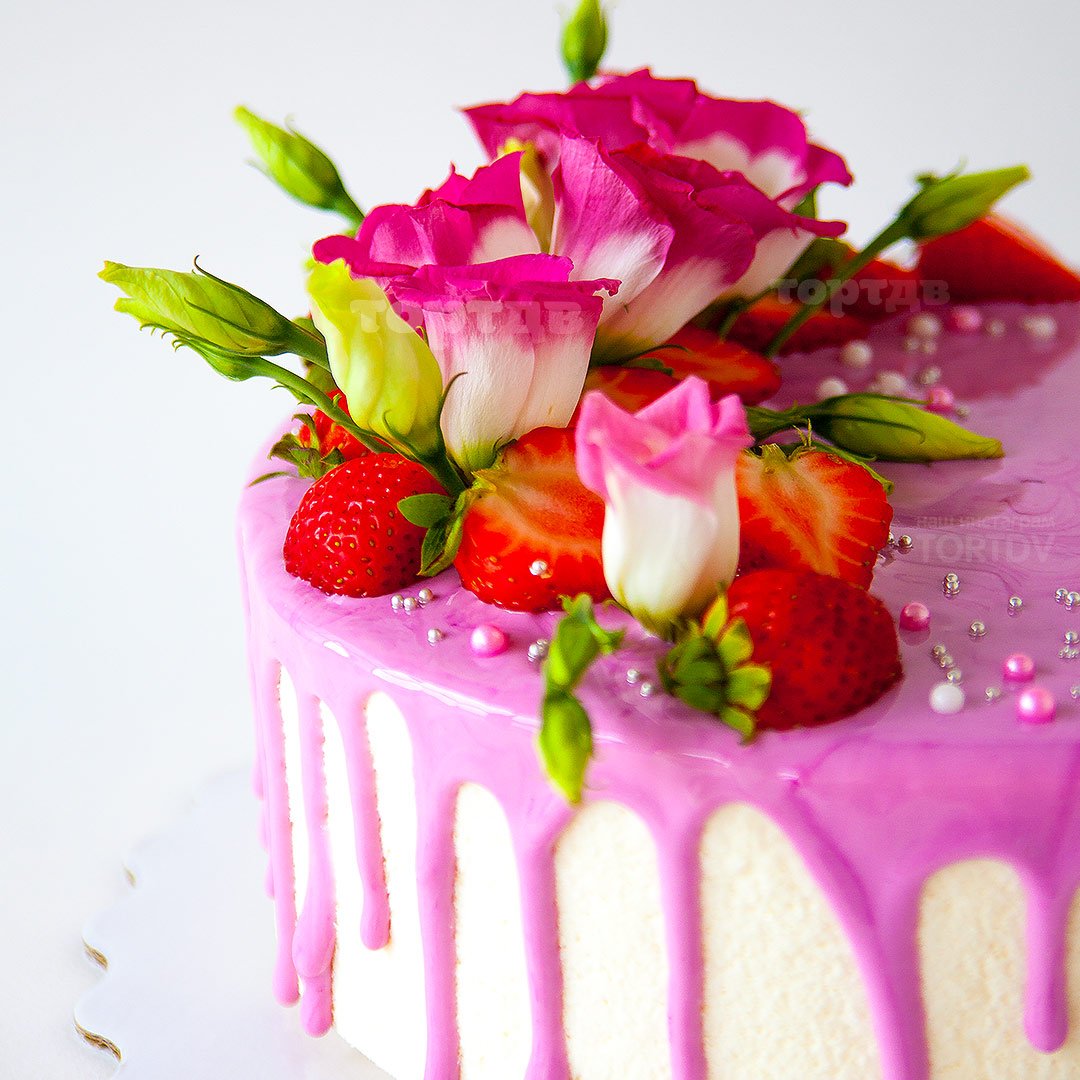 Открытка торт с днем рождения женщине. Торт с цветами. Красивые тортики на день рождения. Красивые торты с цветами. Тортик с днем рождения.
