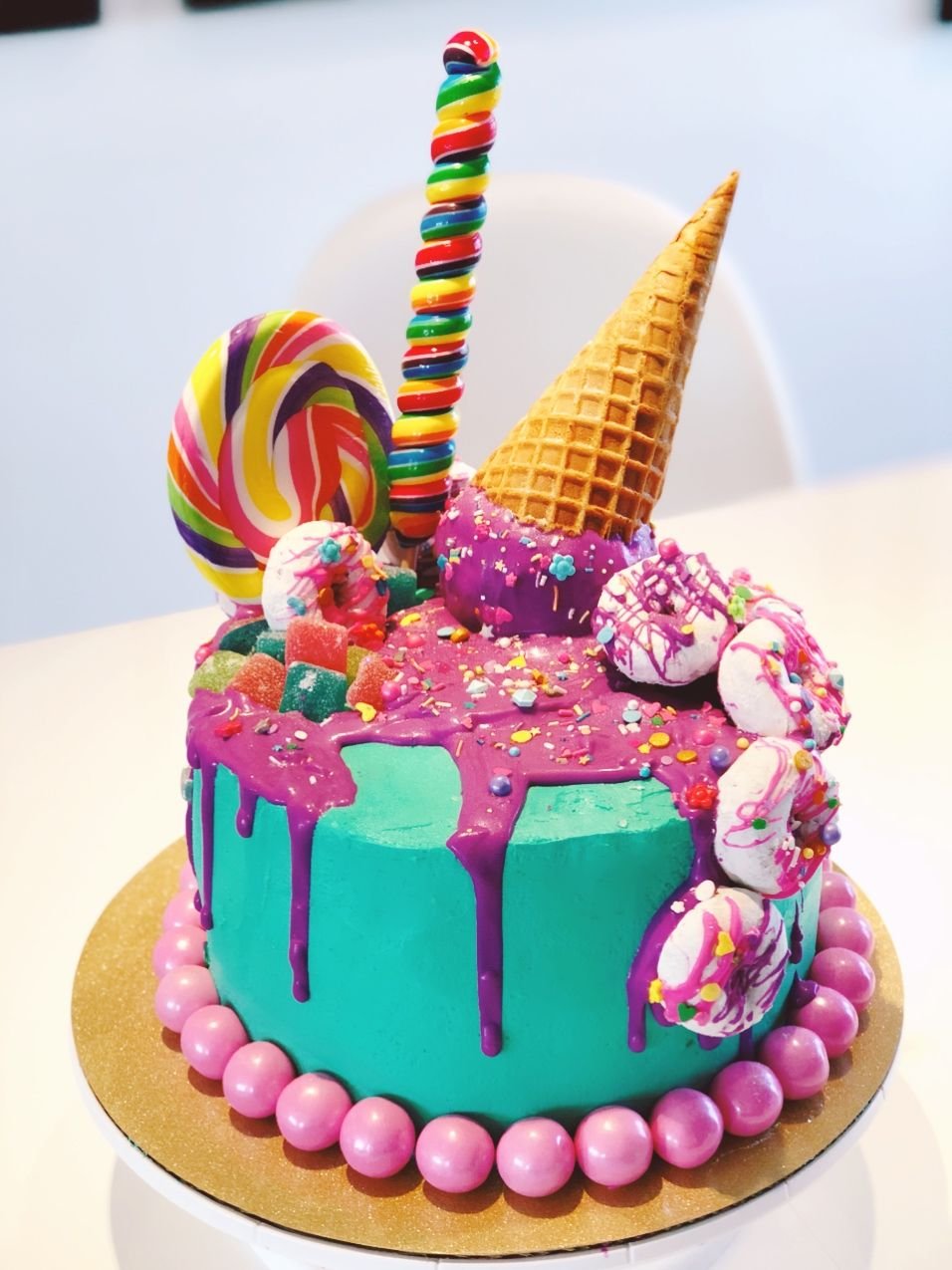 Оформление торта на день рождения девочке. Канди кейк. Украшение торта для девочки. Торт девочка. Торт с днем рождения!.