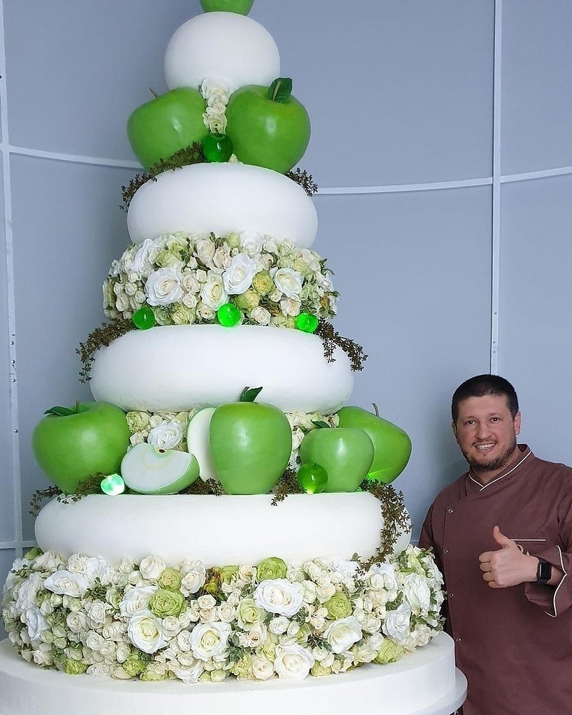 фото самого дорогого торта рената агзамова