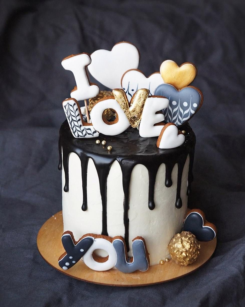 Торт на 25 мужчине. Мужской торт. Декор торта. Пряники для украшения торта. Декор торта для мужа на день рождения.