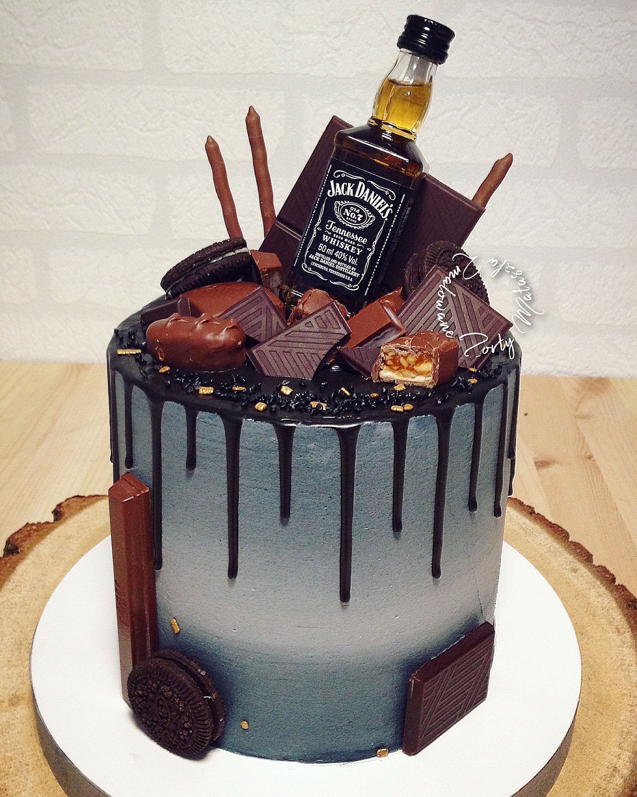 Прикольный тортик мужу. Мужской торт. Украшение мужского торта. Украшение торта для мужчины на день рождения. Декор торта для мужчины.