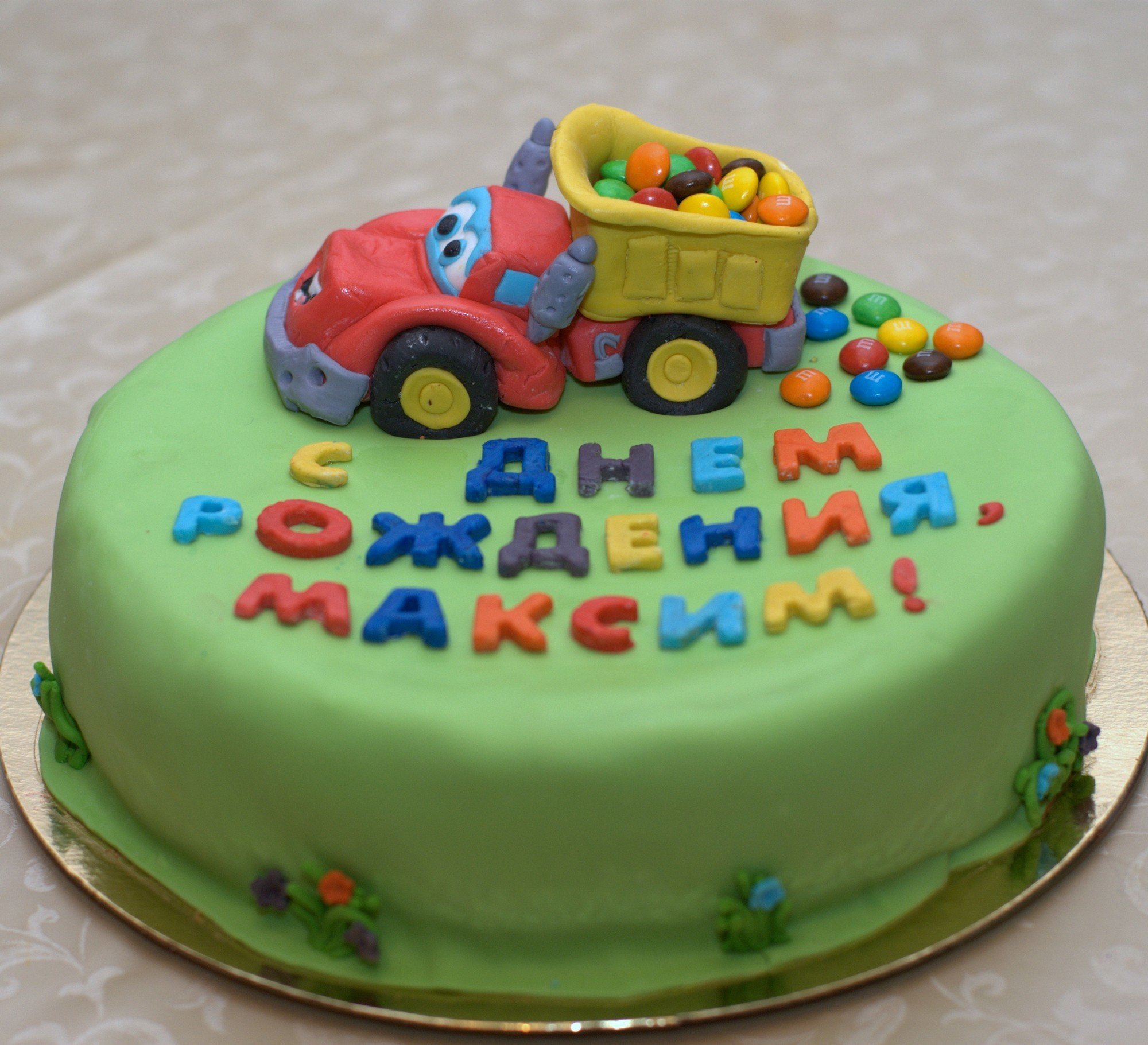 Оформление торта на день рождение мальчика. Торт с «машинками». Торт для мальчика. Детские торты для мальчиков. Детские торты с машинками.
